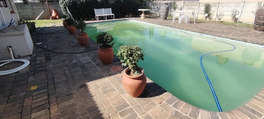 3 Bedroom Property for Sale in Flamwood North West